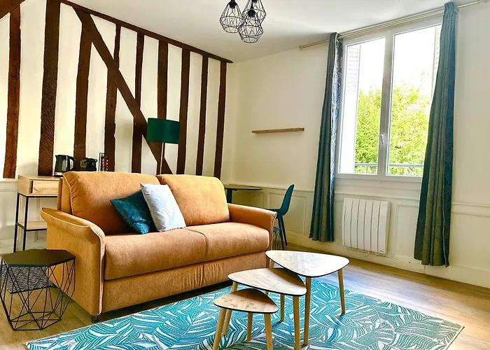 A Deux Pas De La Gare * 图尔